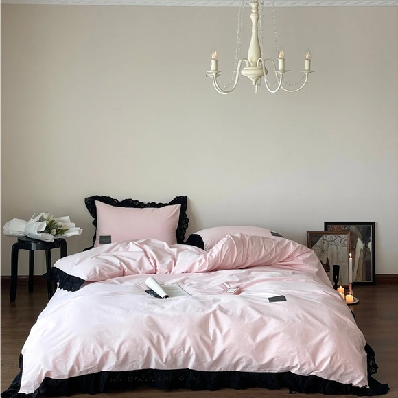 Ever Lasting Strawberry Black Lace Ruffle Bedding Set (Full/Queen) - Picture 1 of 6